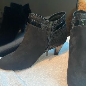 NWOT KAREN SCOTT Black Heeled Booties